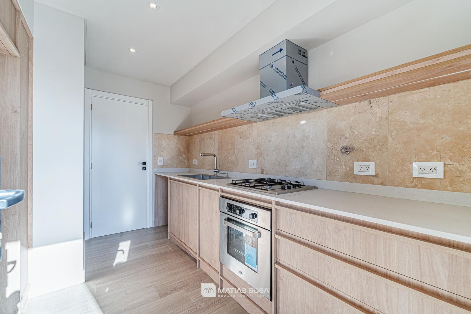 For Sale - Apartment in Guemes - Financing Available - Category - 3-room apartment