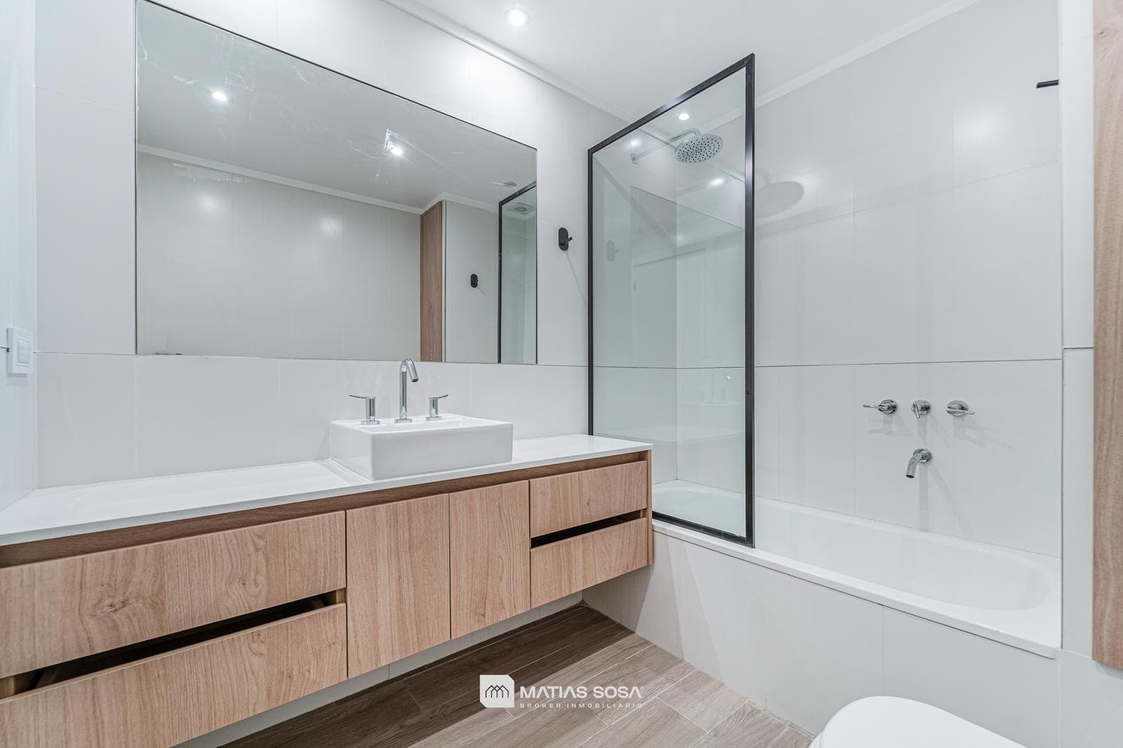 For Sale - Apartment in Guemes - Financing Available - Category - 3-room apartment