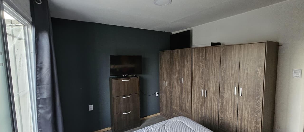 Beautiful 2-Bedroom House with a Pool
