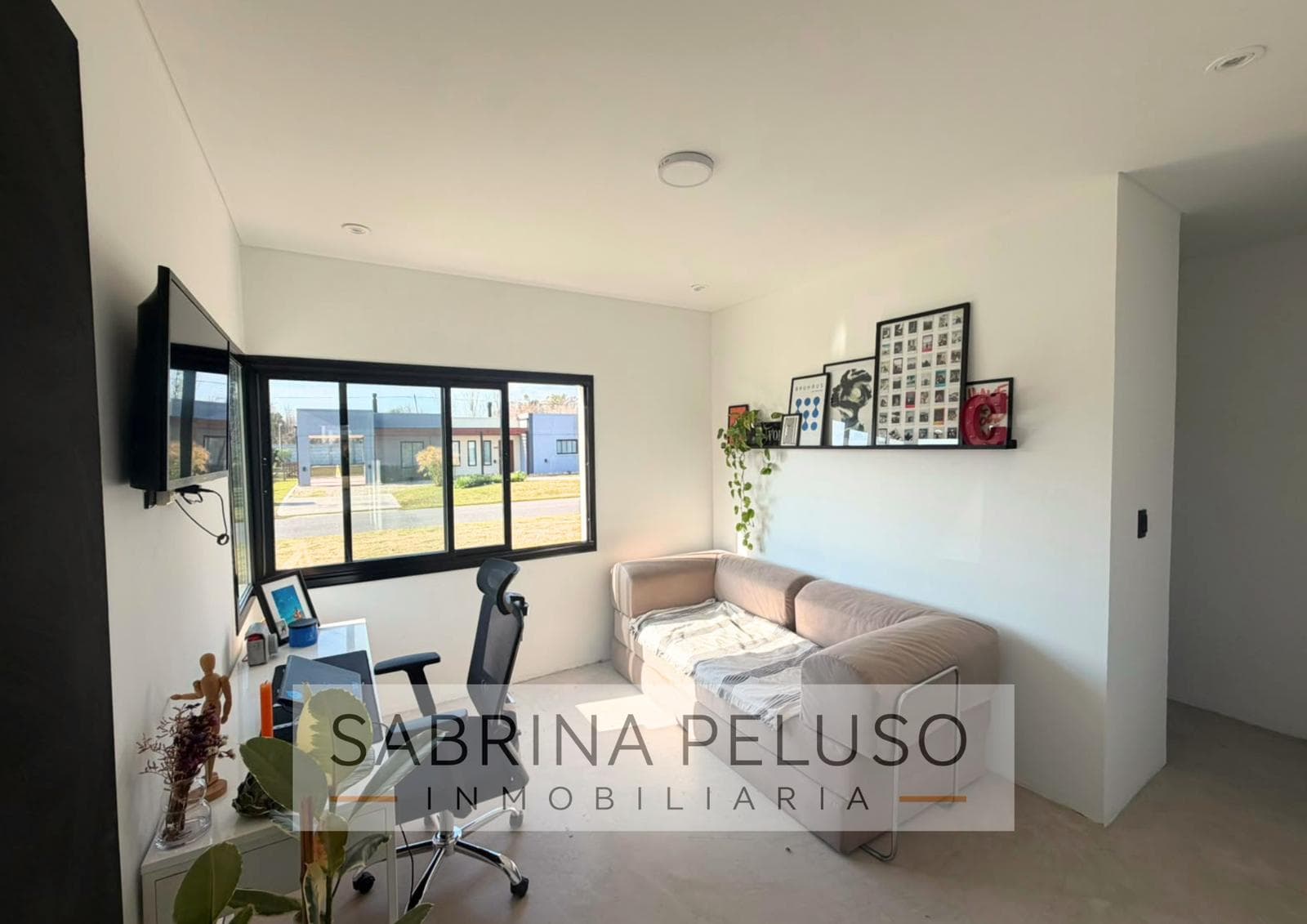 4-BEDROOM HOUSE FOR SALE - PRADOS DEL OESTE GATED COMMUNITY - LA REJA/MORENO