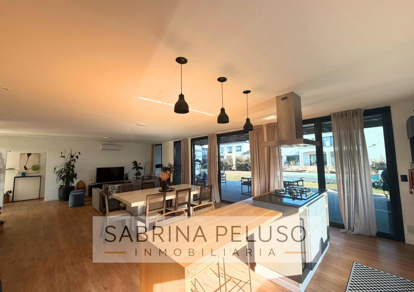 4-BEDROOM HOUSE FOR SALE - PRADOS DEL OESTE GATED COMMUNITY - LA REJA/MORENO