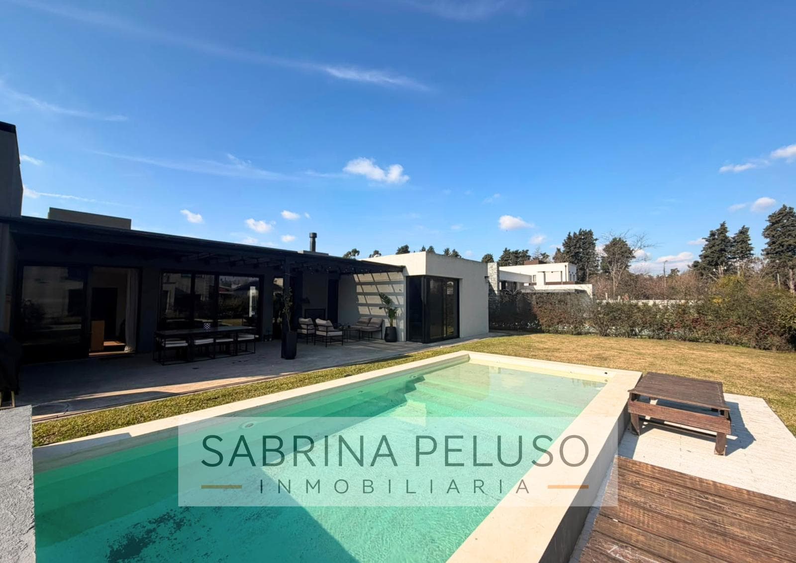 4-BEDROOM HOUSE FOR SALE - PRADOS DEL OESTE GATED COMMUNITY - LA REJA/MORENO