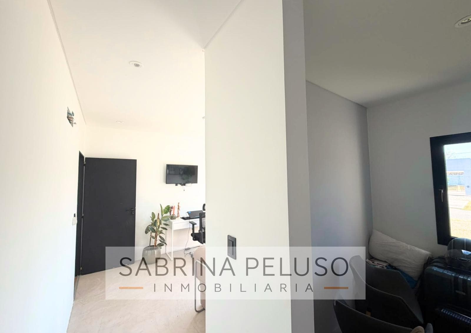 4-BEDROOM HOUSE FOR SALE - PRADOS DEL OESTE GATED COMMUNITY - LA REJA/MORENO