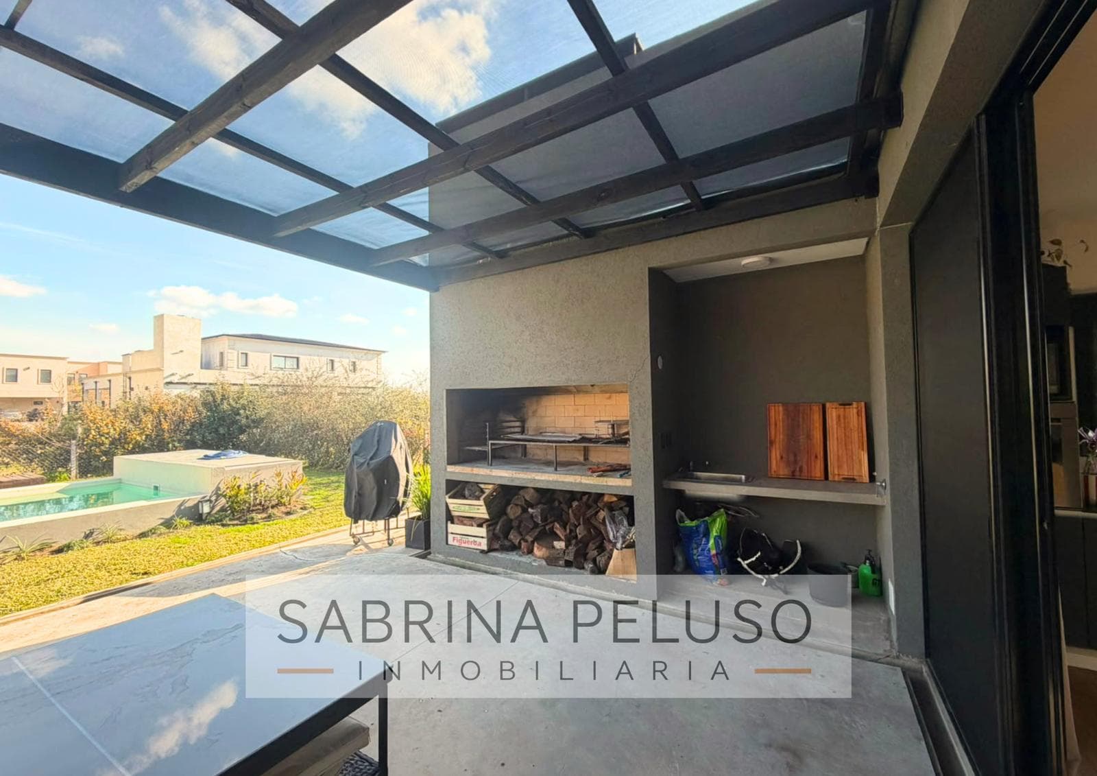 4-BEDROOM HOUSE FOR SALE - PRADOS DEL OESTE GATED COMMUNITY - LA REJA/MORENO