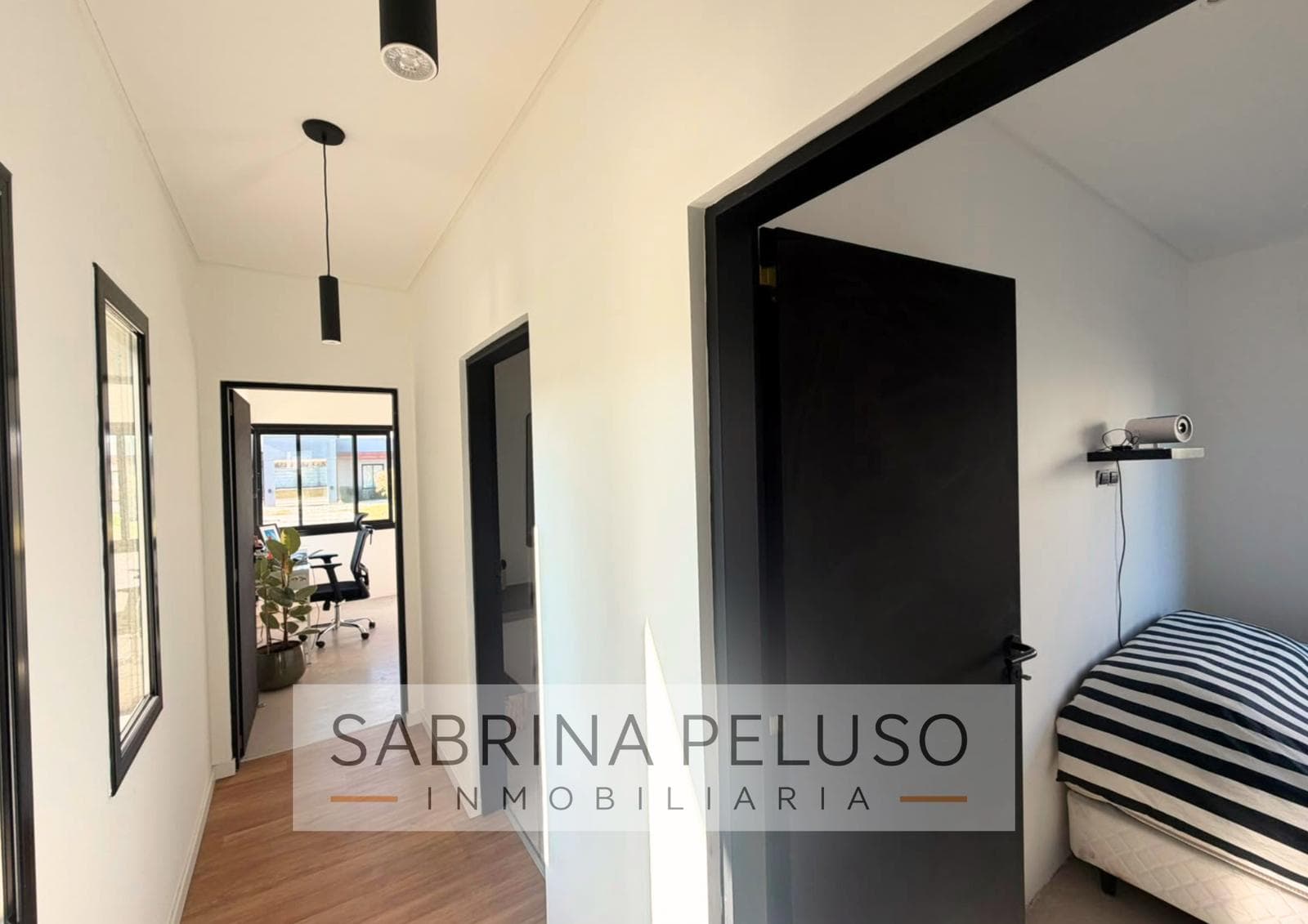 4-BEDROOM HOUSE FOR SALE - PRADOS DEL OESTE GATED COMMUNITY - LA REJA/MORENO