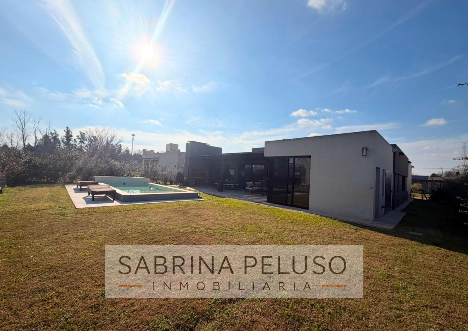 4-BEDROOM HOUSE FOR SALE - PRADOS DEL OESTE GATED COMMUNITY - LA REJA/MORENO