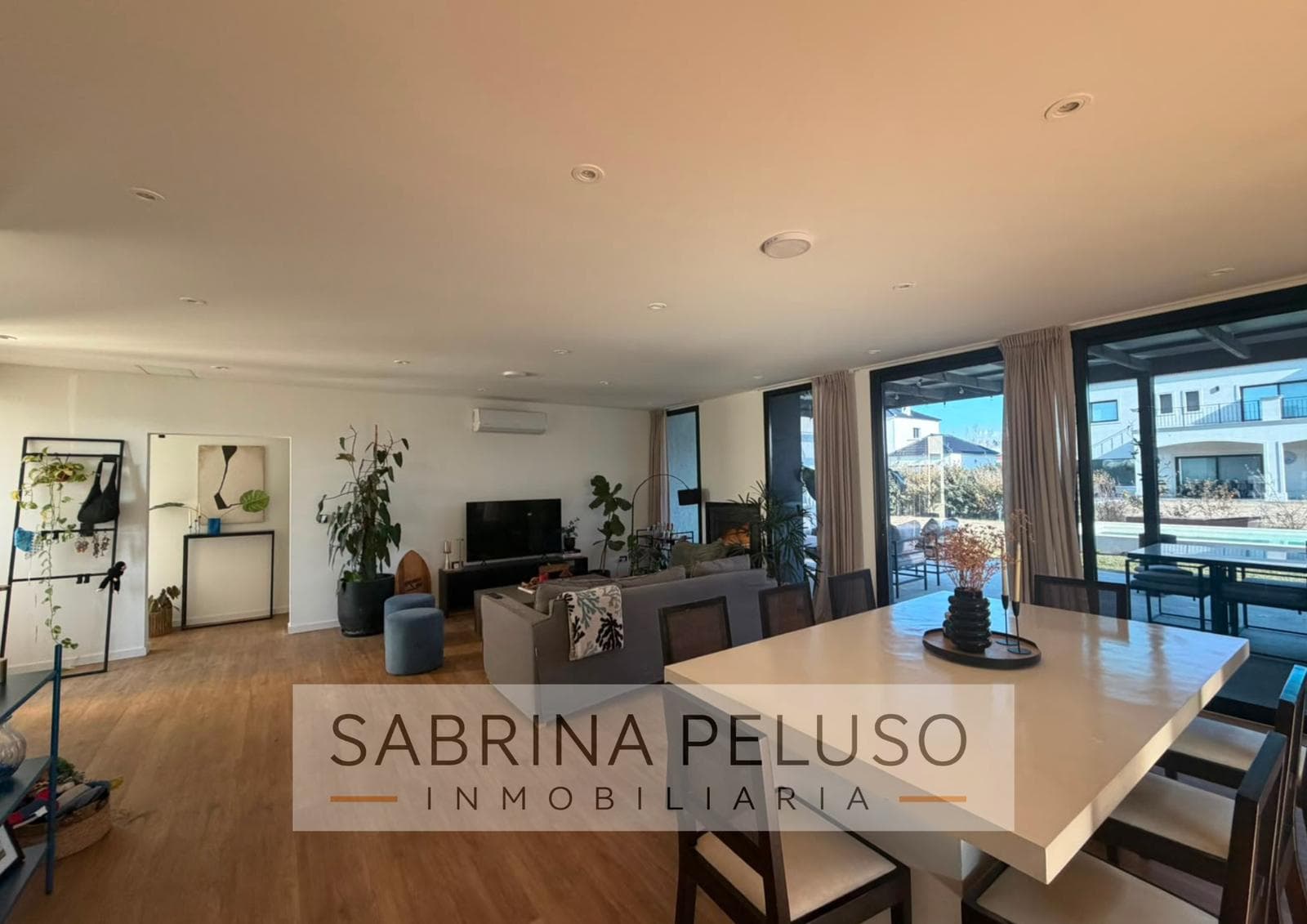 4-BEDROOM HOUSE FOR SALE - PRADOS DEL OESTE GATED COMMUNITY - LA REJA/MORENO