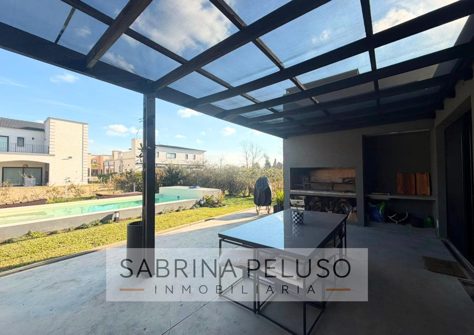 4-BEDROOM HOUSE FOR SALE - PRADOS DEL OESTE GATED COMMUNITY - LA REJA/MORENO