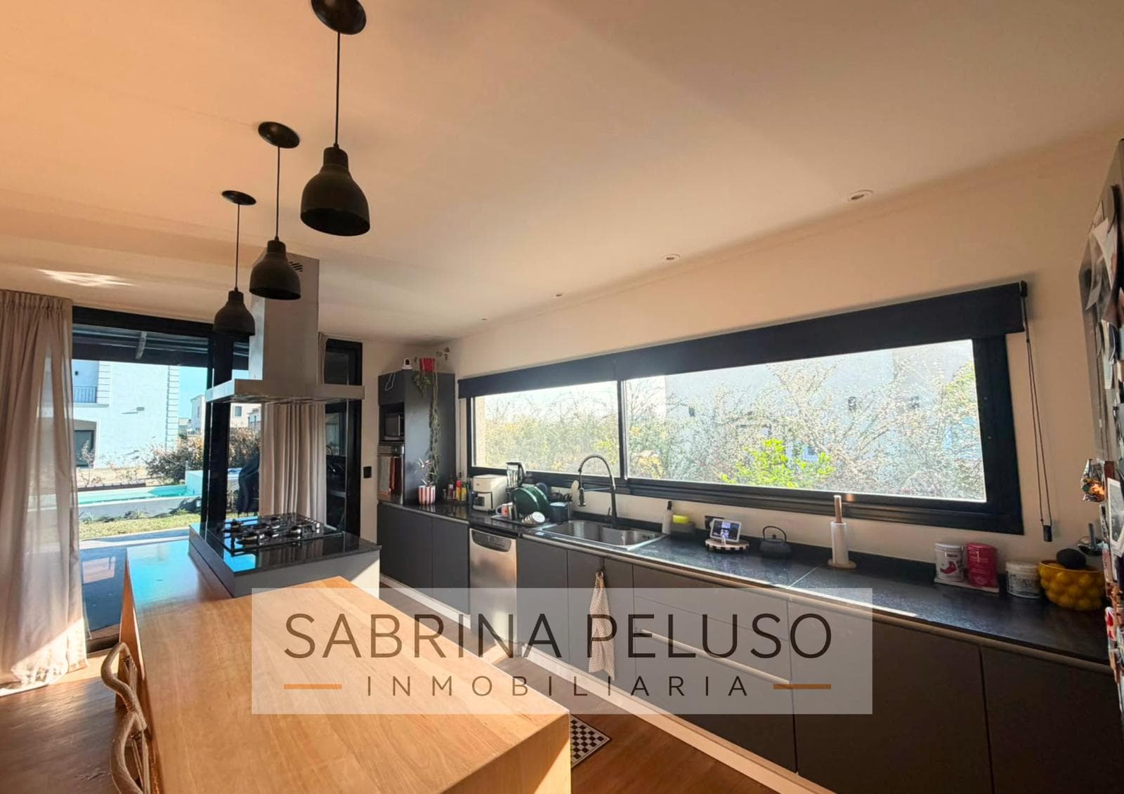 4-BEDROOM HOUSE FOR SALE - PRADOS DEL OESTE GATED COMMUNITY - LA REJA/MORENO