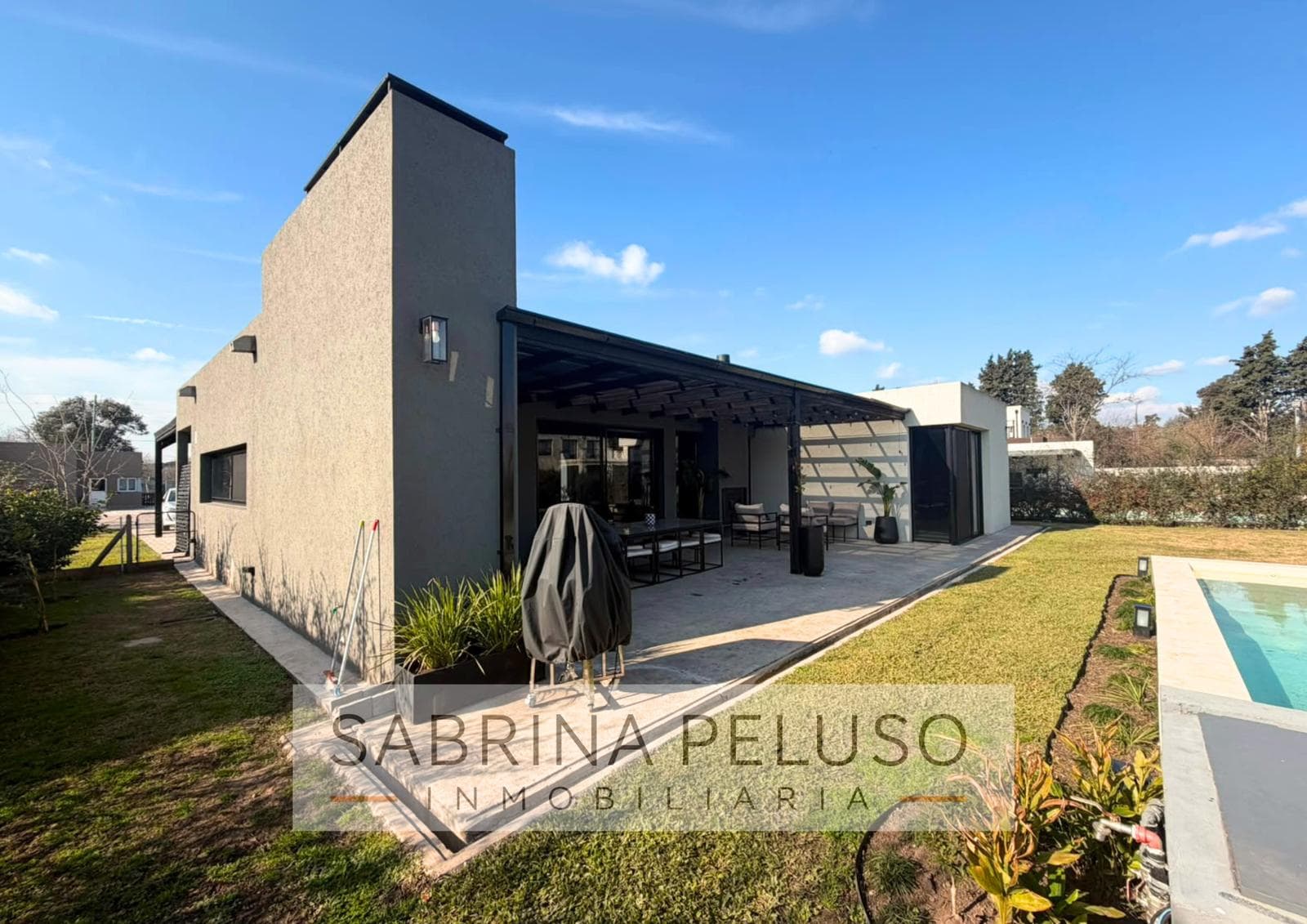 4-BEDROOM HOUSE FOR SALE - PRADOS DEL OESTE GATED COMMUNITY - LA REJA/MORENO