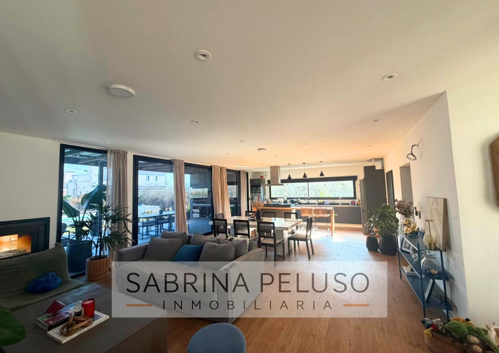 4-BEDROOM HOUSE FOR SALE - PRADOS DEL OESTE GATED COMMUNITY - LA REJA/MORENO