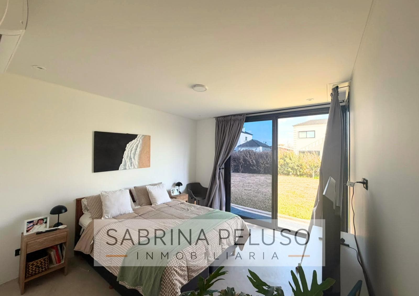 4-BEDROOM HOUSE FOR SALE - PRADOS DEL OESTE GATED COMMUNITY - LA REJA/MORENO