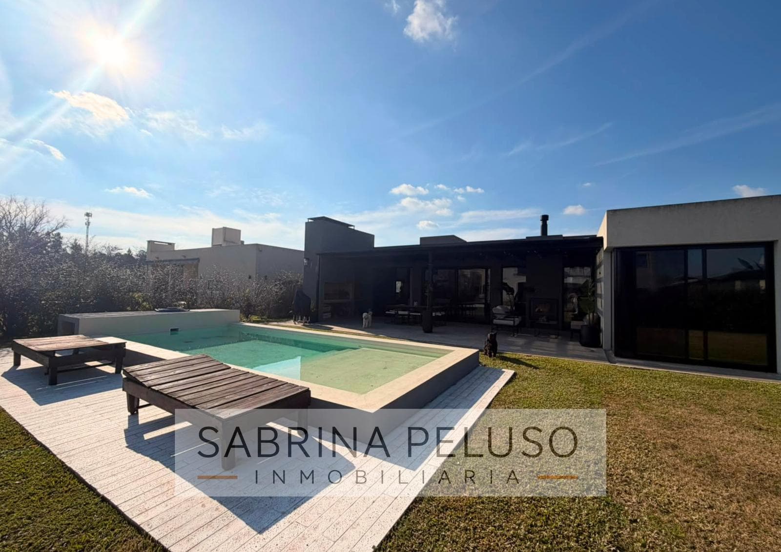 4-BEDROOM HOUSE FOR SALE - PRADOS DEL OESTE GATED COMMUNITY - LA REJA/MORENO