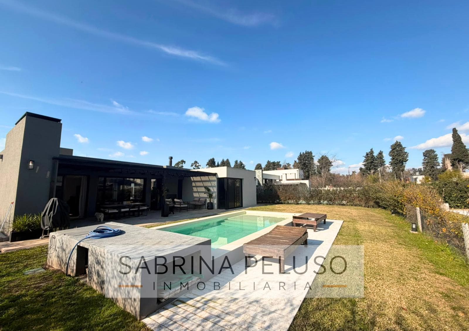 4-BEDROOM HOUSE FOR SALE - PRADOS DEL OESTE GATED COMMUNITY - LA REJA/MORENO