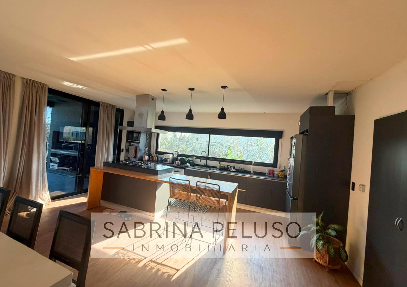 4-BEDROOM HOUSE FOR SALE - PRADOS DEL OESTE GATED COMMUNITY - LA REJA/MORENO