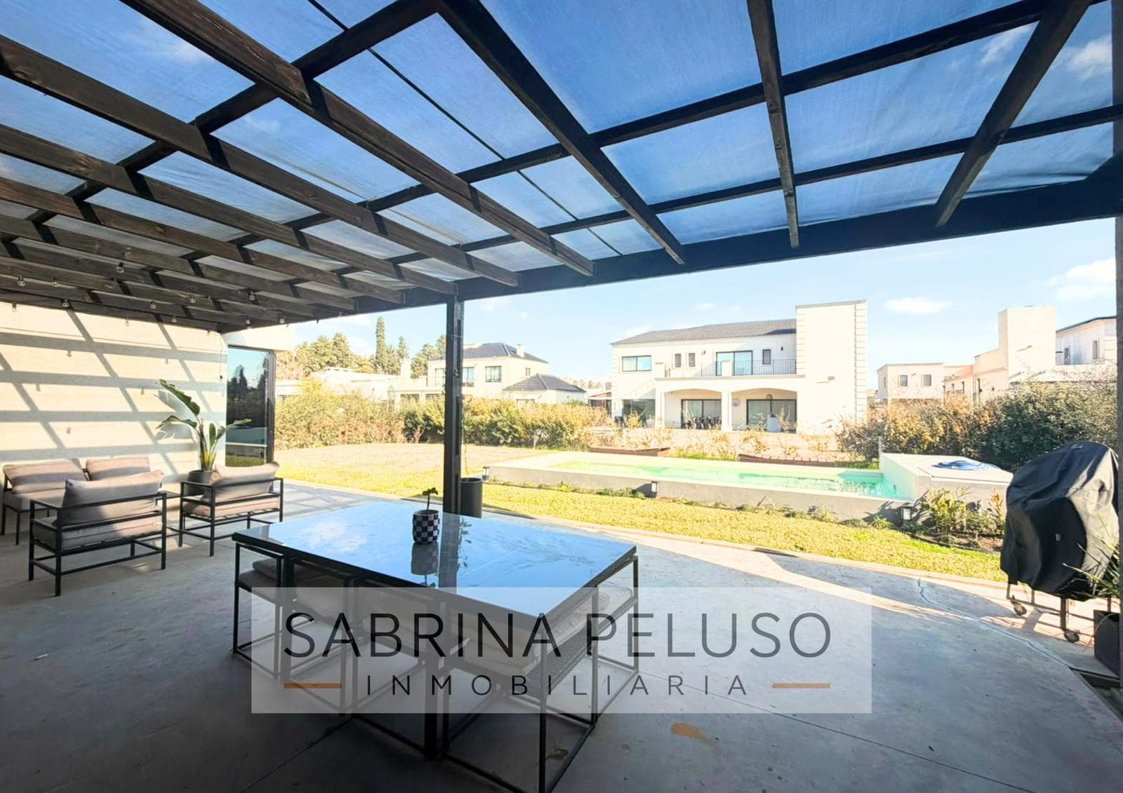 4-BEDROOM HOUSE FOR SALE - PRADOS DEL OESTE GATED COMMUNITY - LA REJA/MORENO
