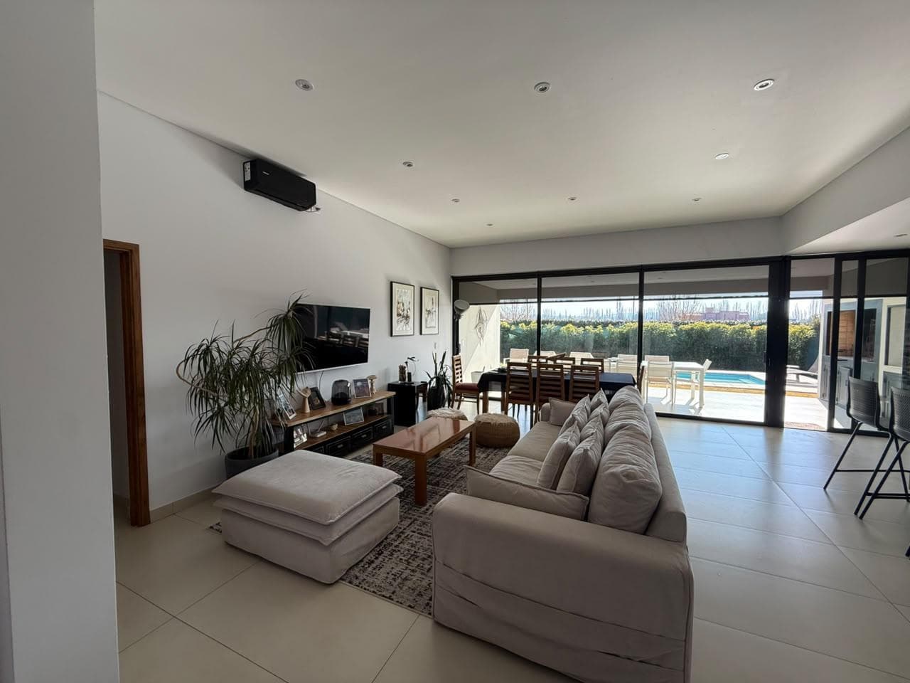 House in Chacras De Coria