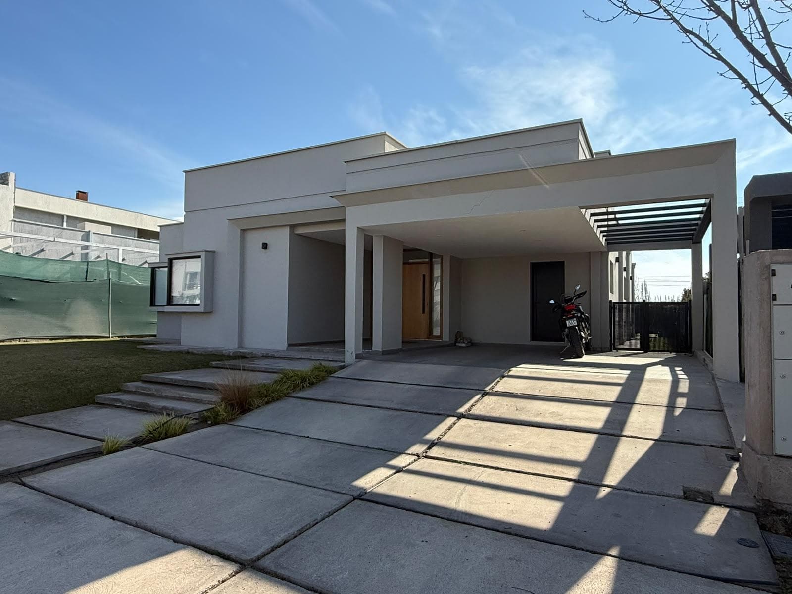 House in Chacras De Coria