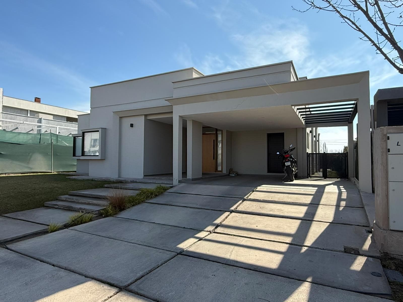 House in Chacras De Coria