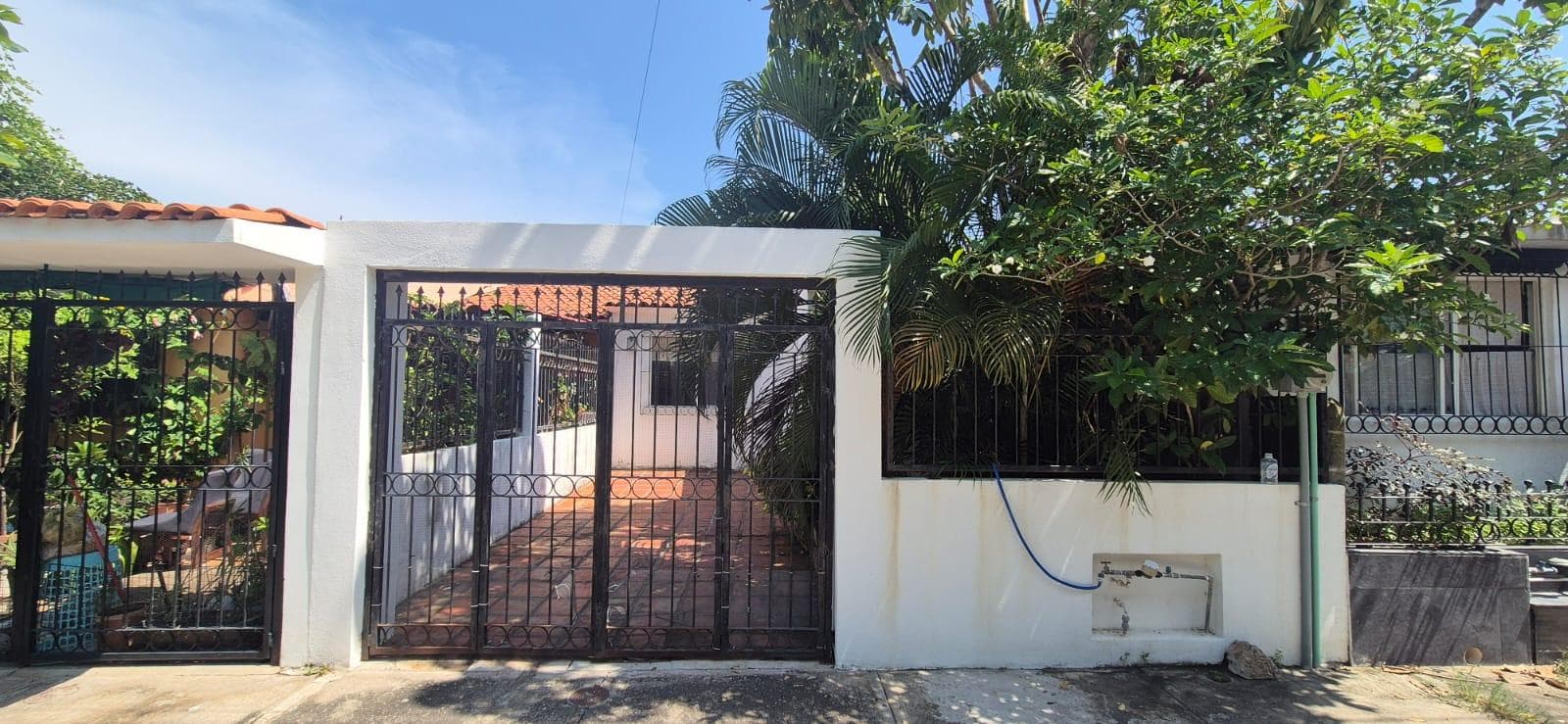 House in the Palmares Universidad Subdivision