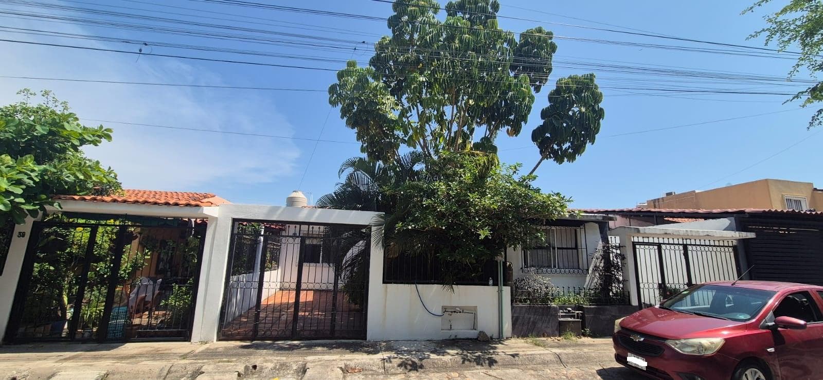 House in the Palmares Universidad Subdivision