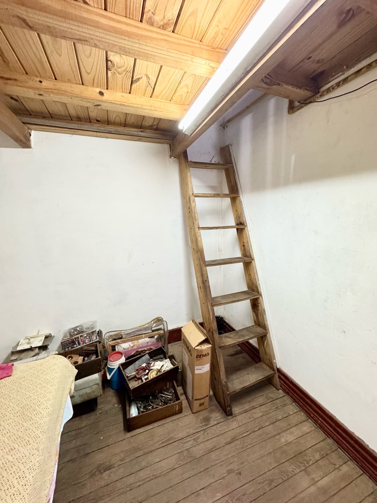 4-room apartment for renovation in La Boca. Ideal for investors