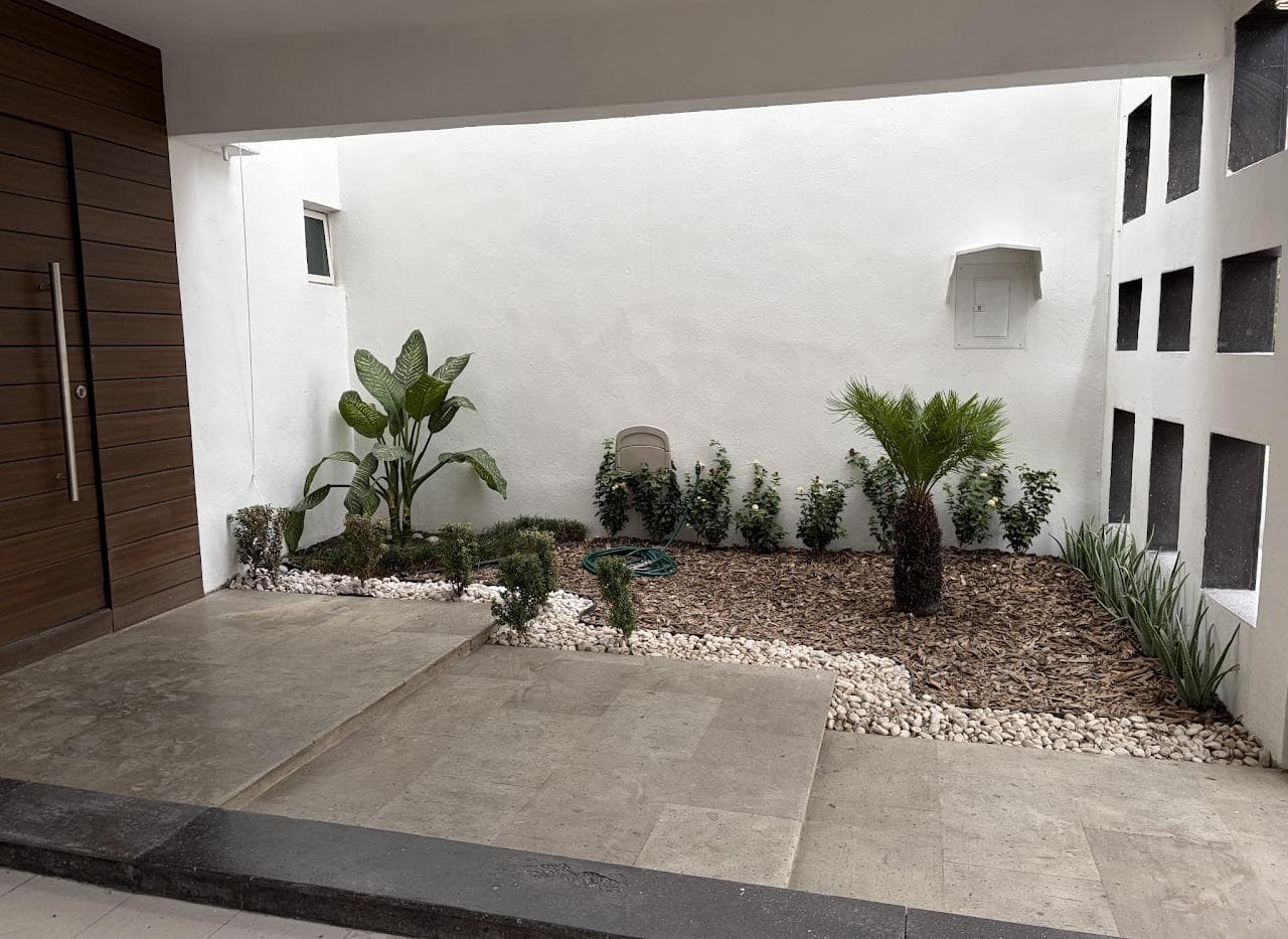 LA ESCONDIDA RENTAL HOME