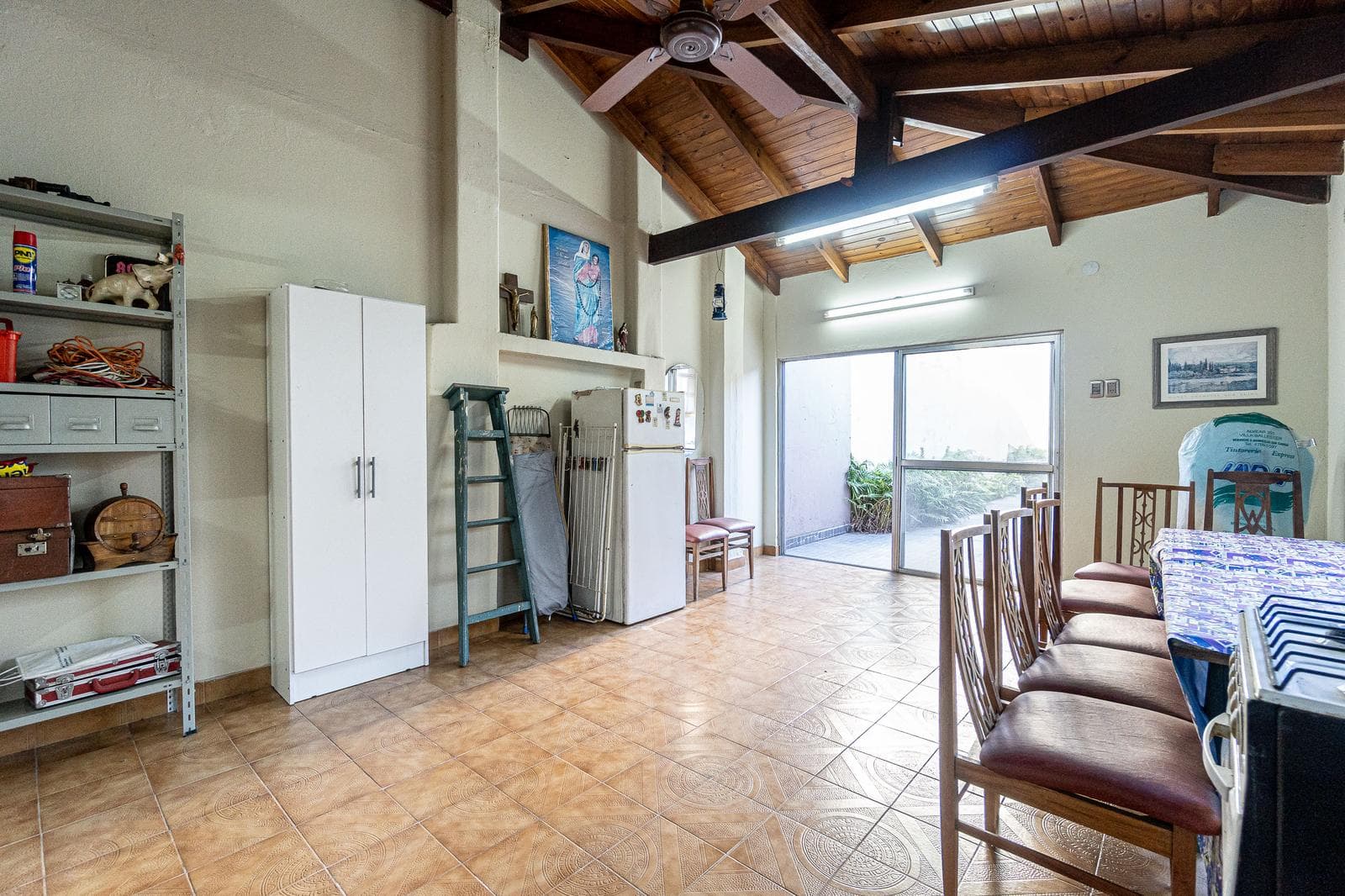 House for Sale in Malaver, THREE ROOMS, PARK, QUINCHO, GRILL, GARAGES, QUALIFIES FOR A LOAN