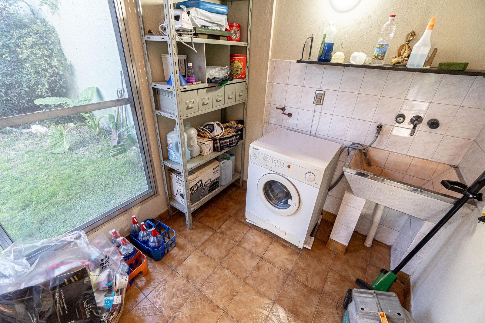 House for Sale in Malaver, THREE ROOMS, PARK, QUINCHO, GRILL, GARAGES, QUALIFIES FOR A LOAN
