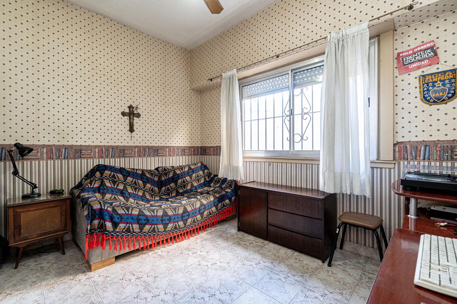 House for Sale in Malaver, THREE ROOMS, PARK, QUINCHO, GRILL, GARAGES, QUALIFIES FOR A LOAN