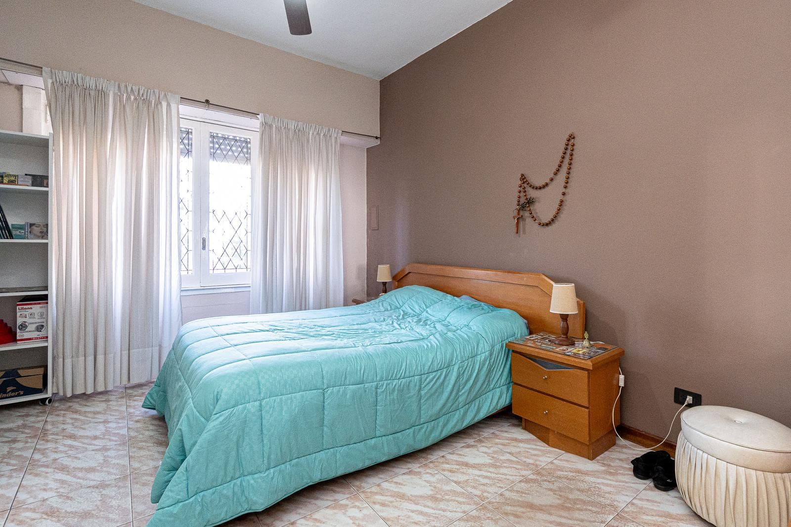 House for Sale in Malaver, THREE ROOMS, PARK, QUINCHO, GRILL, GARAGES, QUALIFIES FOR A LOAN