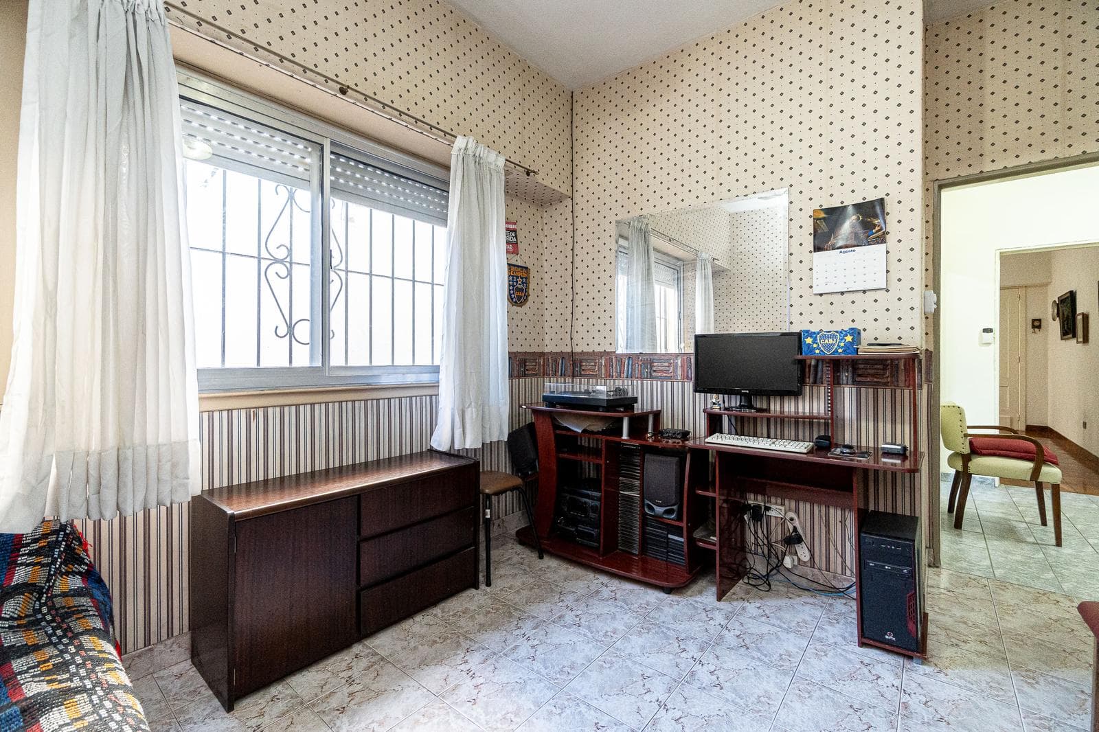 House for Sale in Malaver, THREE ROOMS, PARK, QUINCHO, GRILL, GARAGES, QUALIFIES FOR A LOAN