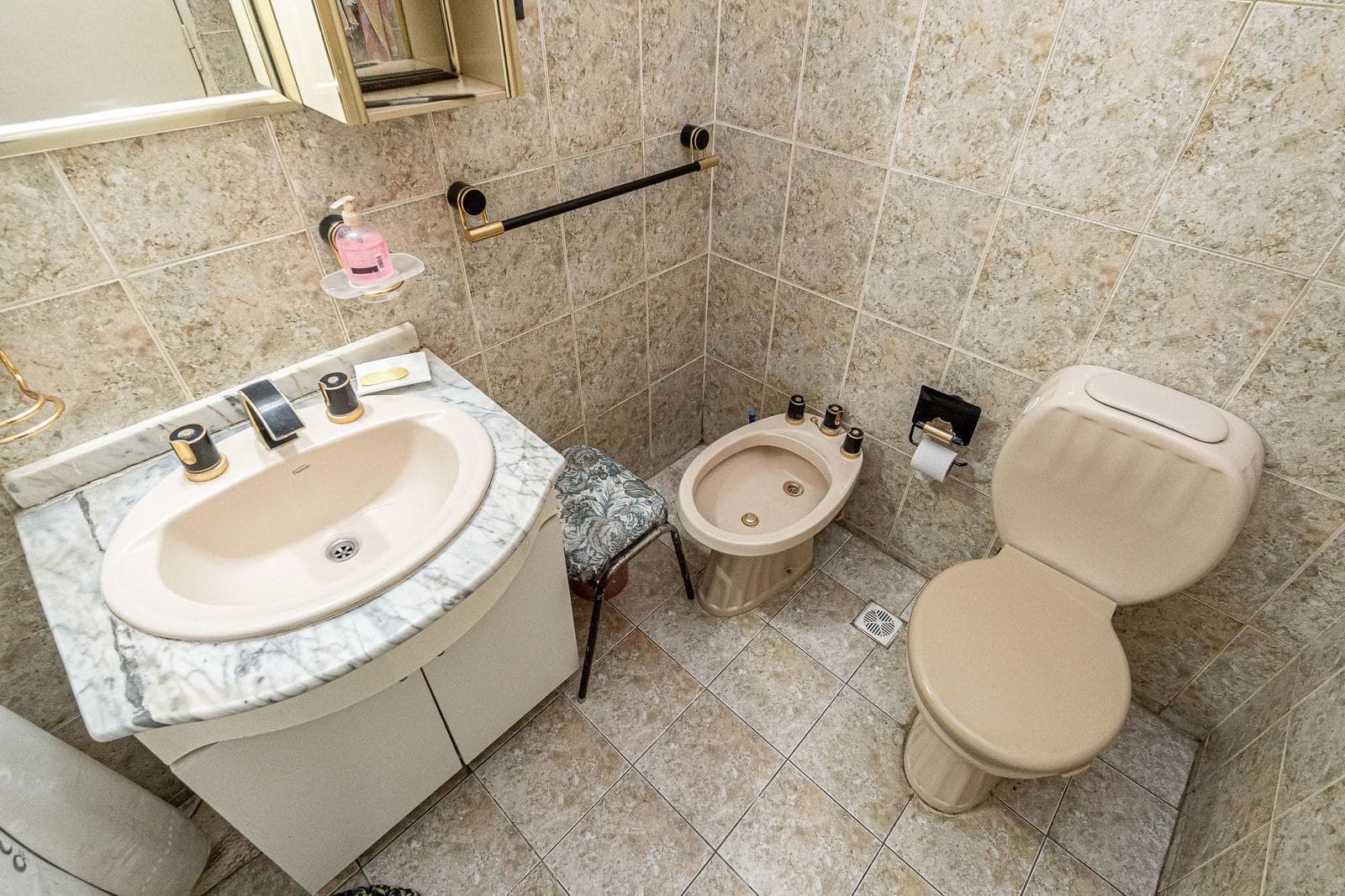 House for Sale in Malaver, THREE ROOMS, PARK, QUINCHO, GRILL, GARAGES, QUALIFIES FOR A LOAN