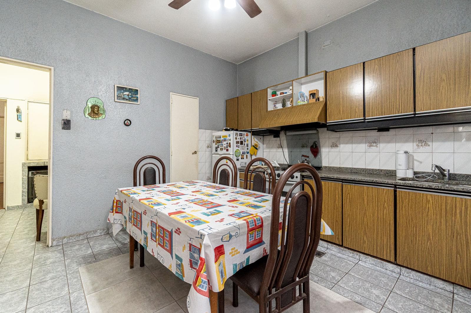House for Sale in Malaver, THREE ROOMS, PARK, QUINCHO, GRILL, GARAGES, QUALIFIES FOR A LOAN