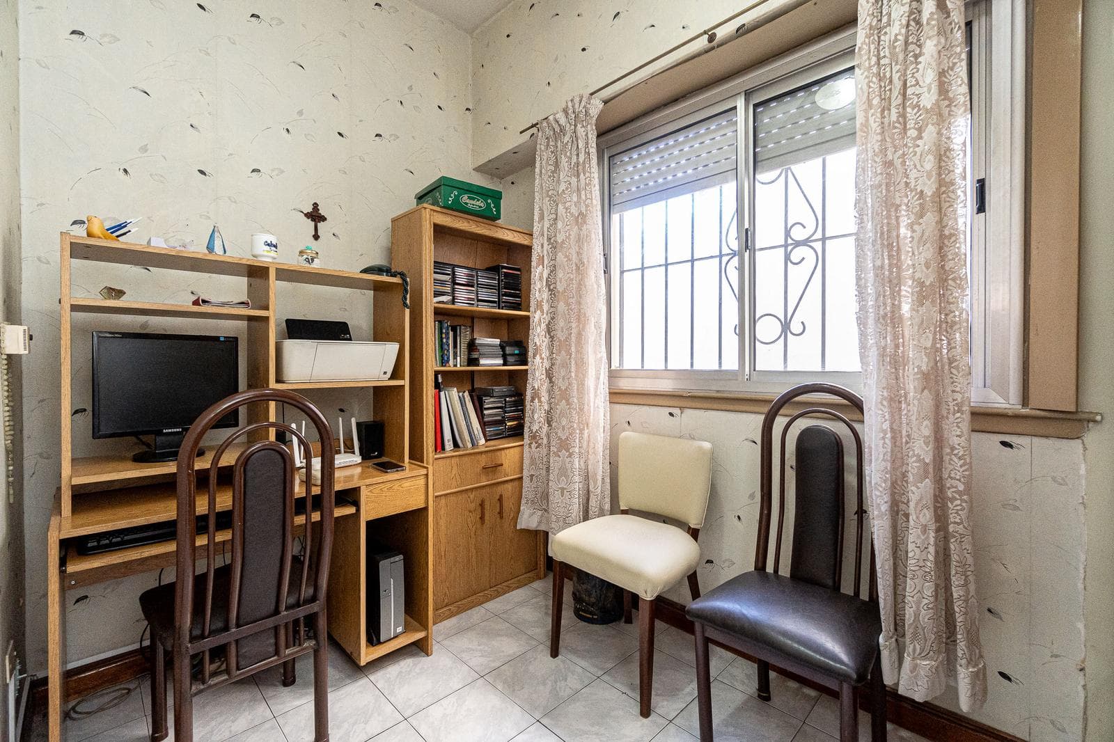 House for Sale in Malaver, THREE ROOMS, PARK, QUINCHO, GRILL, GARAGES, QUALIFIES FOR A LOAN