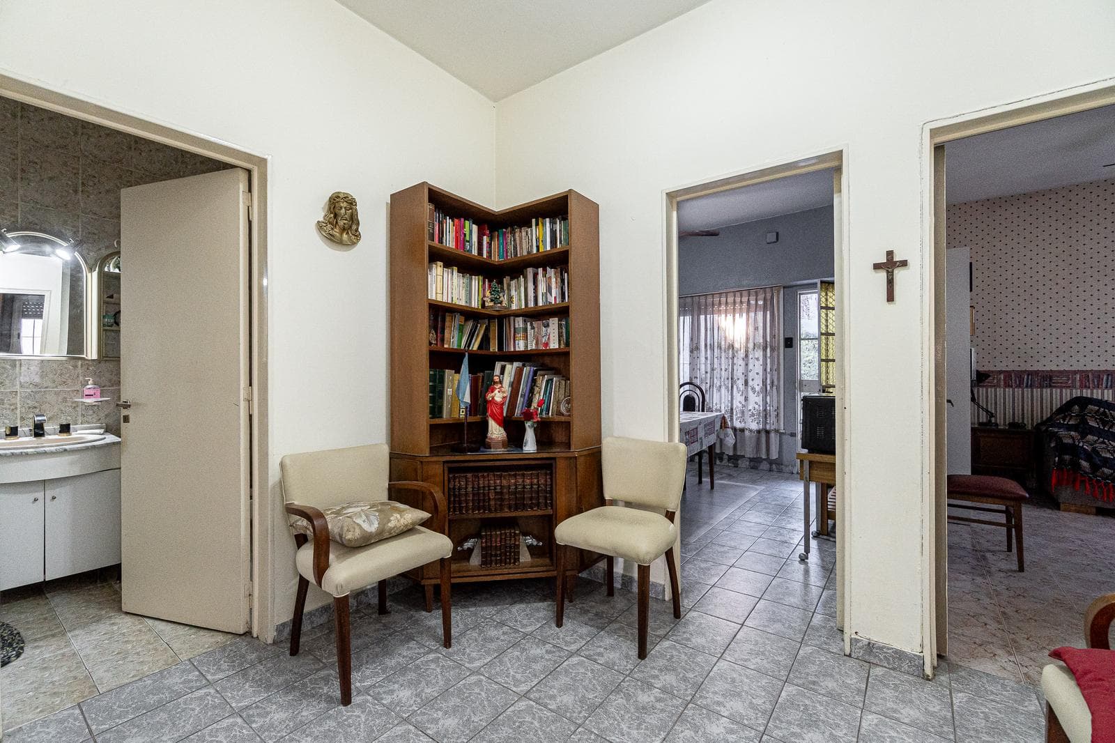 House for Sale in Malaver, THREE ROOMS, PARK, QUINCHO, GRILL, GARAGES, QUALIFIES FOR A LOAN