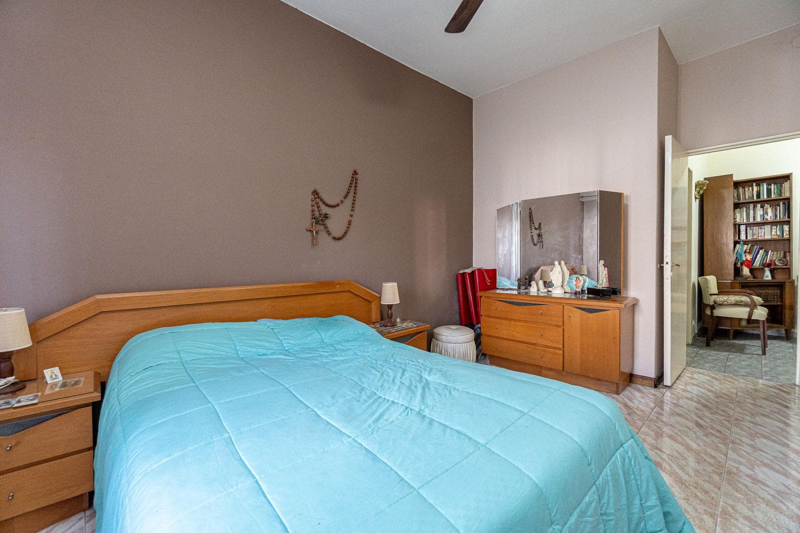 House for Sale in Malaver, THREE ROOMS, PARK, QUINCHO, GRILL, GARAGES, QUALIFIES FOR A LOAN
