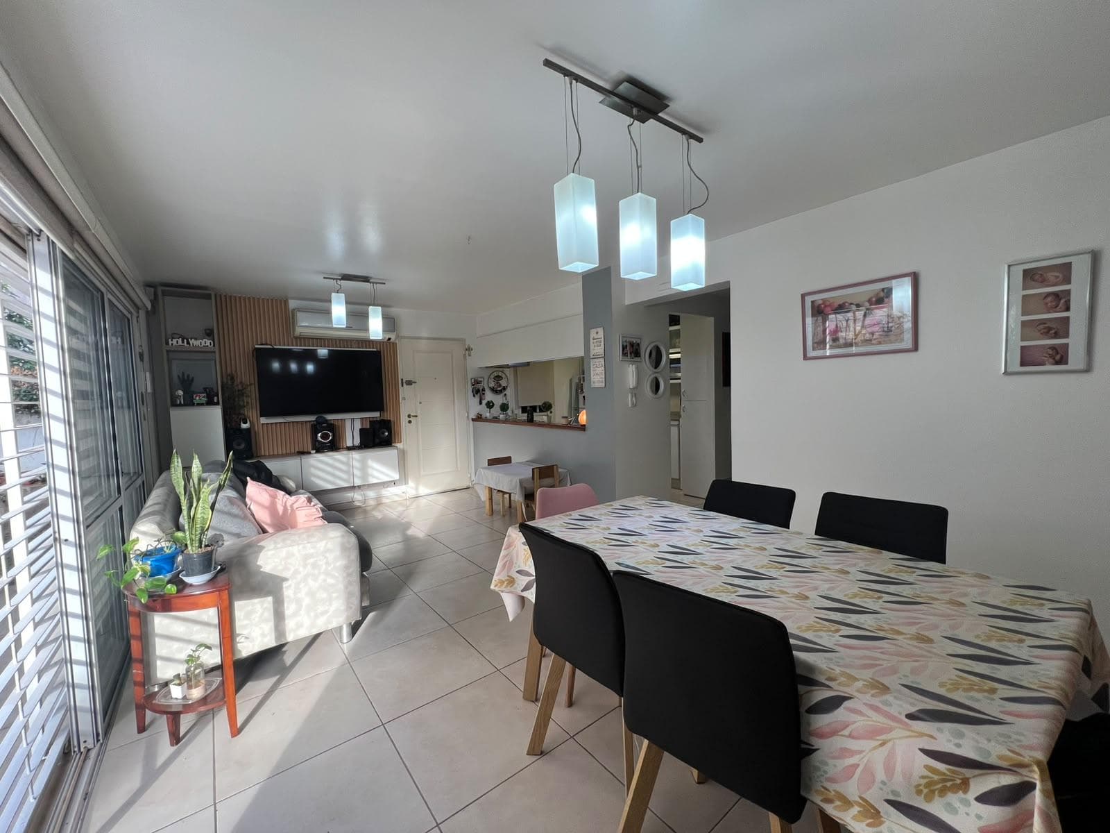 SPACIOUS AND BRIGHT DUPLEX FOR SALE IN CUARTA OESTE