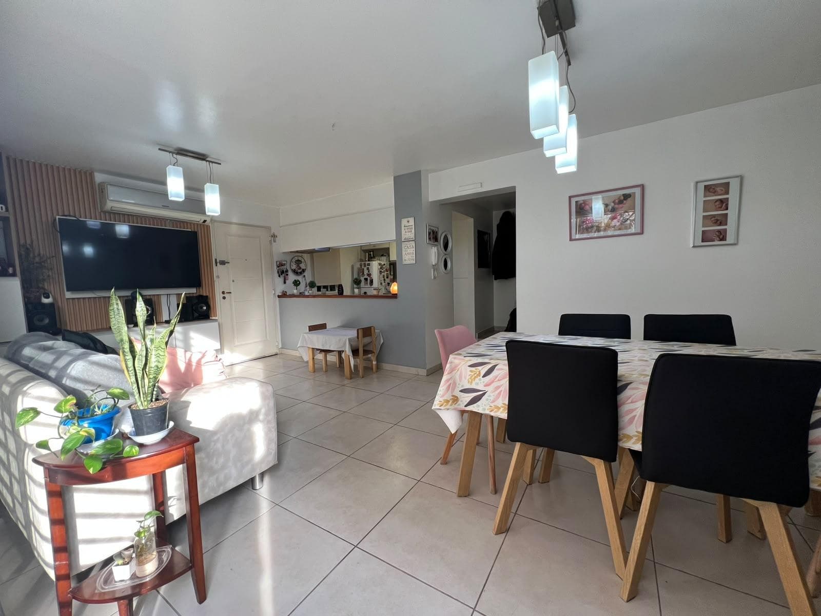 SPACIOUS AND BRIGHT DUPLEX FOR SALE IN CUARTA OESTE