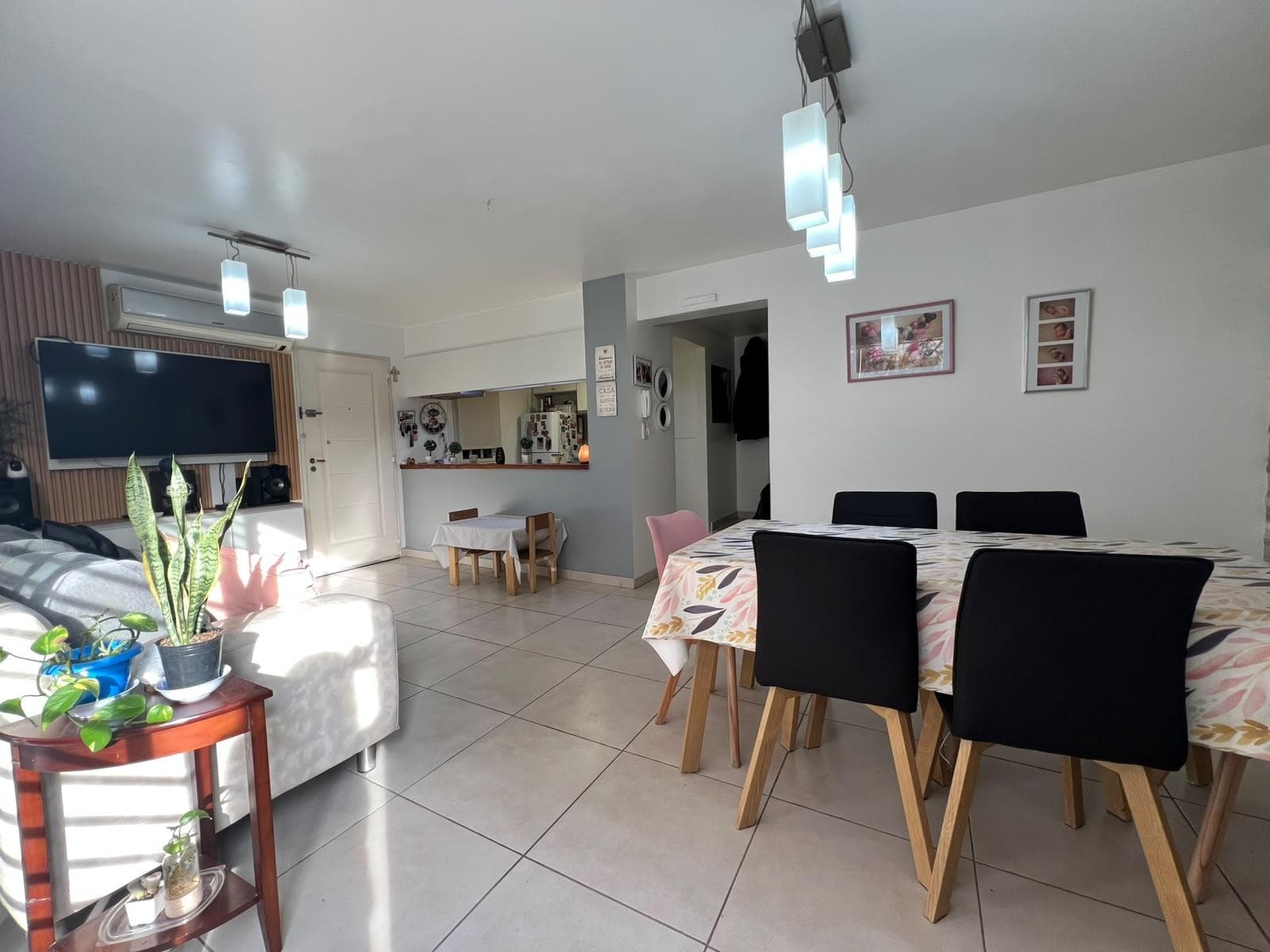 SPACIOUS AND BRIGHT DUPLEX FOR SALE IN CUARTA OESTE