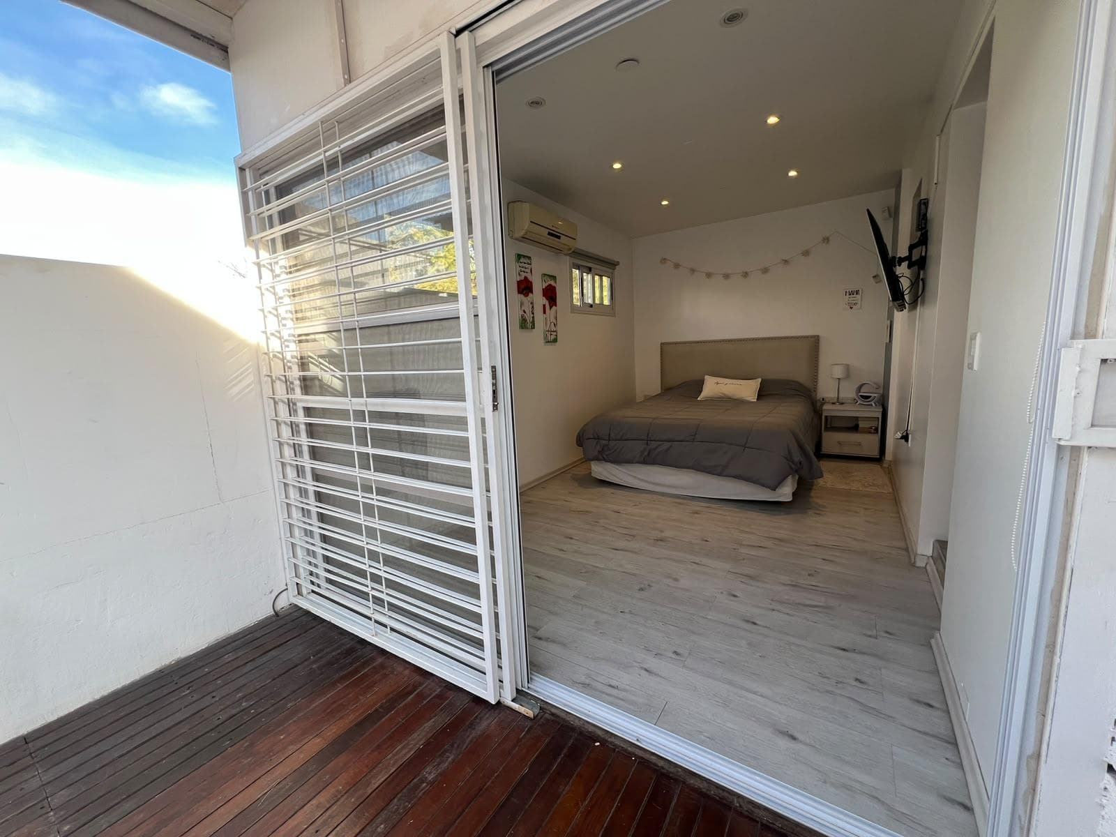 SPACIOUS AND BRIGHT DUPLEX FOR SALE IN CUARTA OESTE