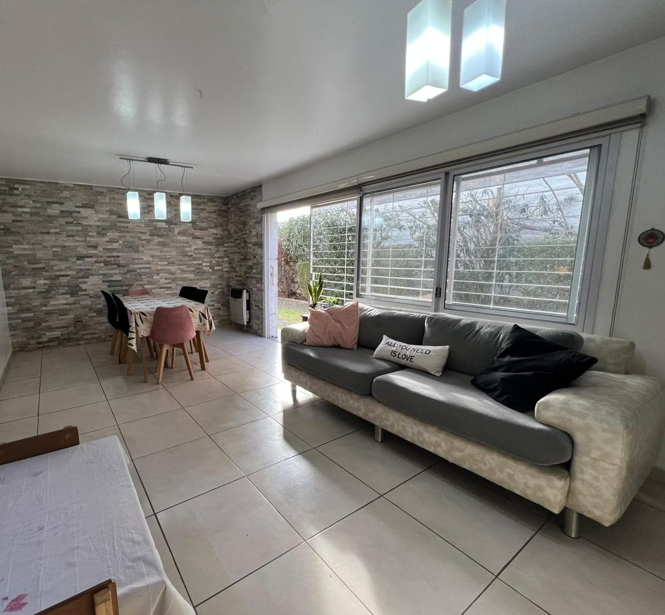 SPACIOUS AND BRIGHT DUPLEX FOR SALE IN CUARTA OESTE