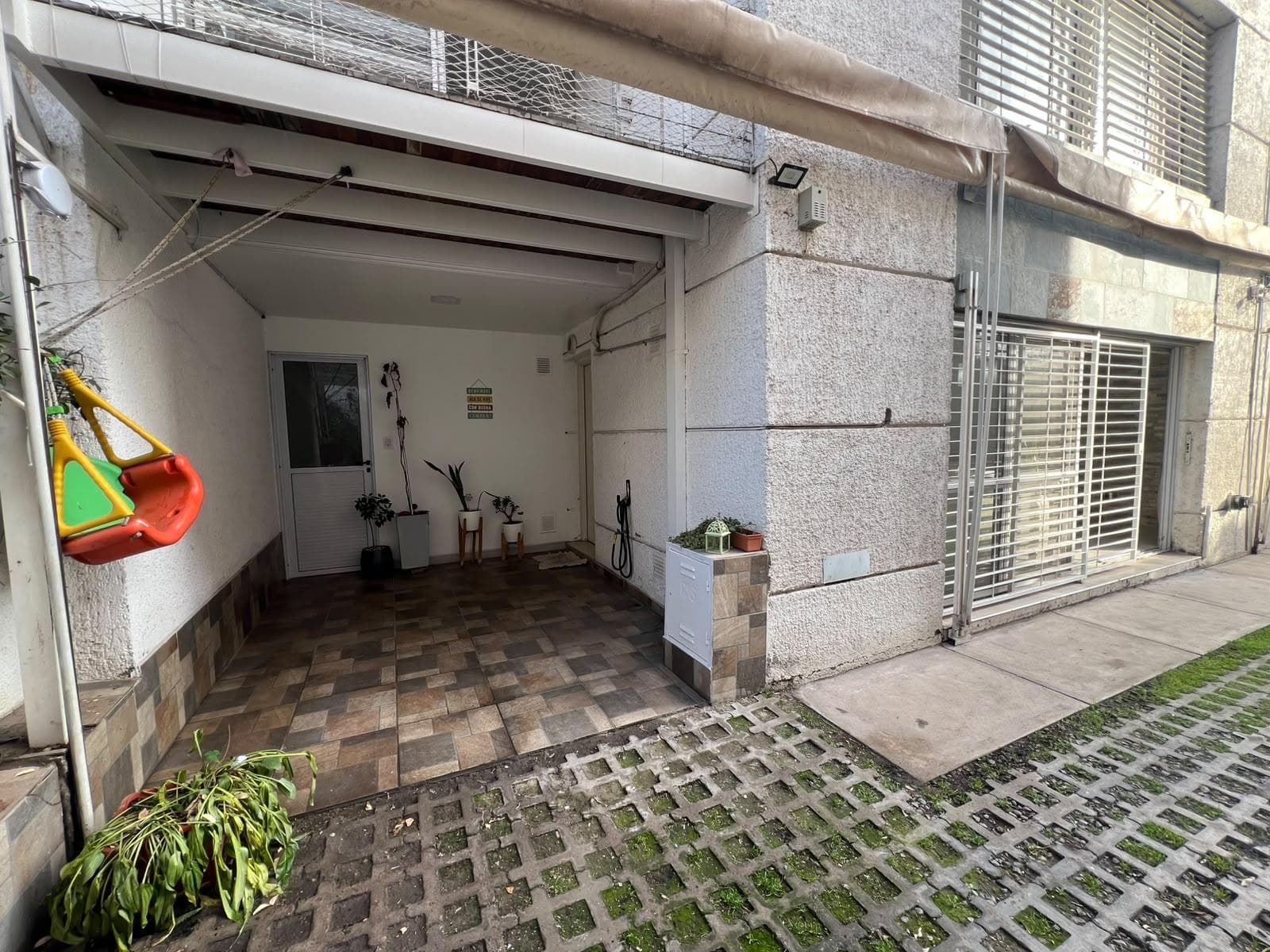 SPACIOUS AND BRIGHT DUPLEX FOR SALE IN CUARTA OESTE