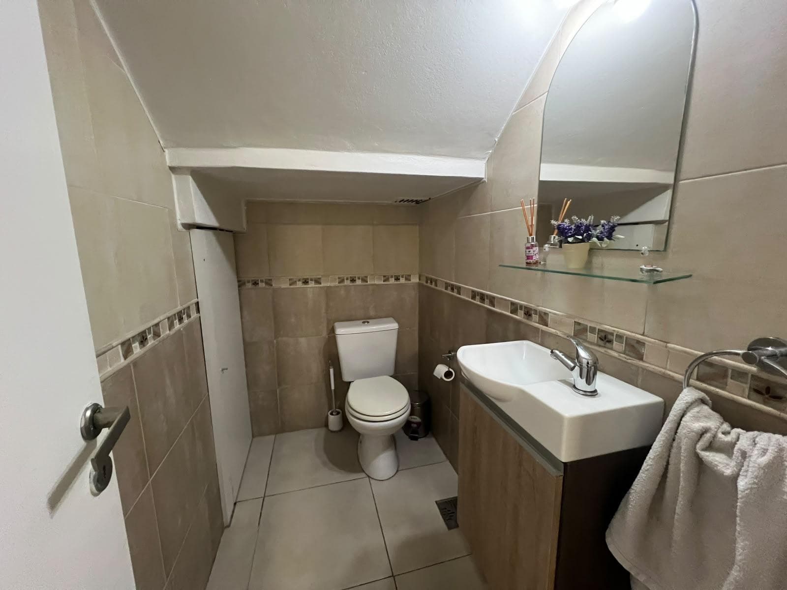 SPACIOUS AND BRIGHT DUPLEX FOR SALE IN CUARTA OESTE