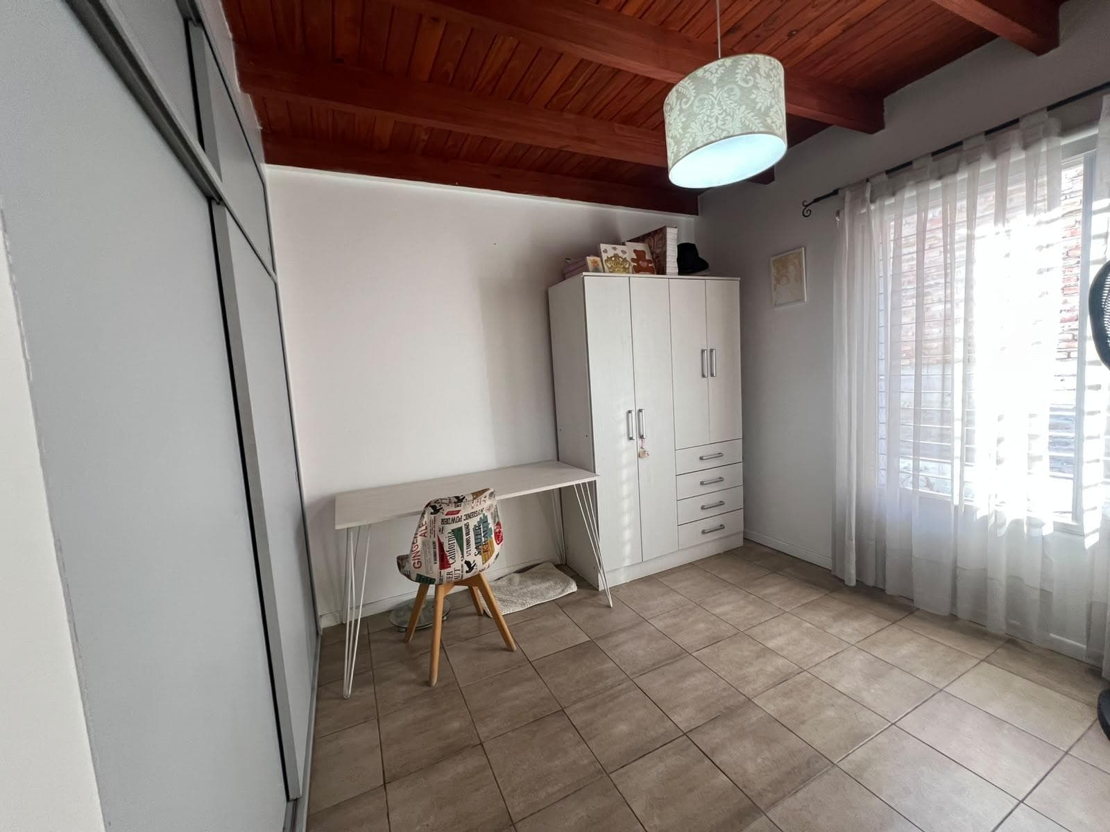 SPACIOUS AND BRIGHT DUPLEX FOR SALE IN CUARTA OESTE
