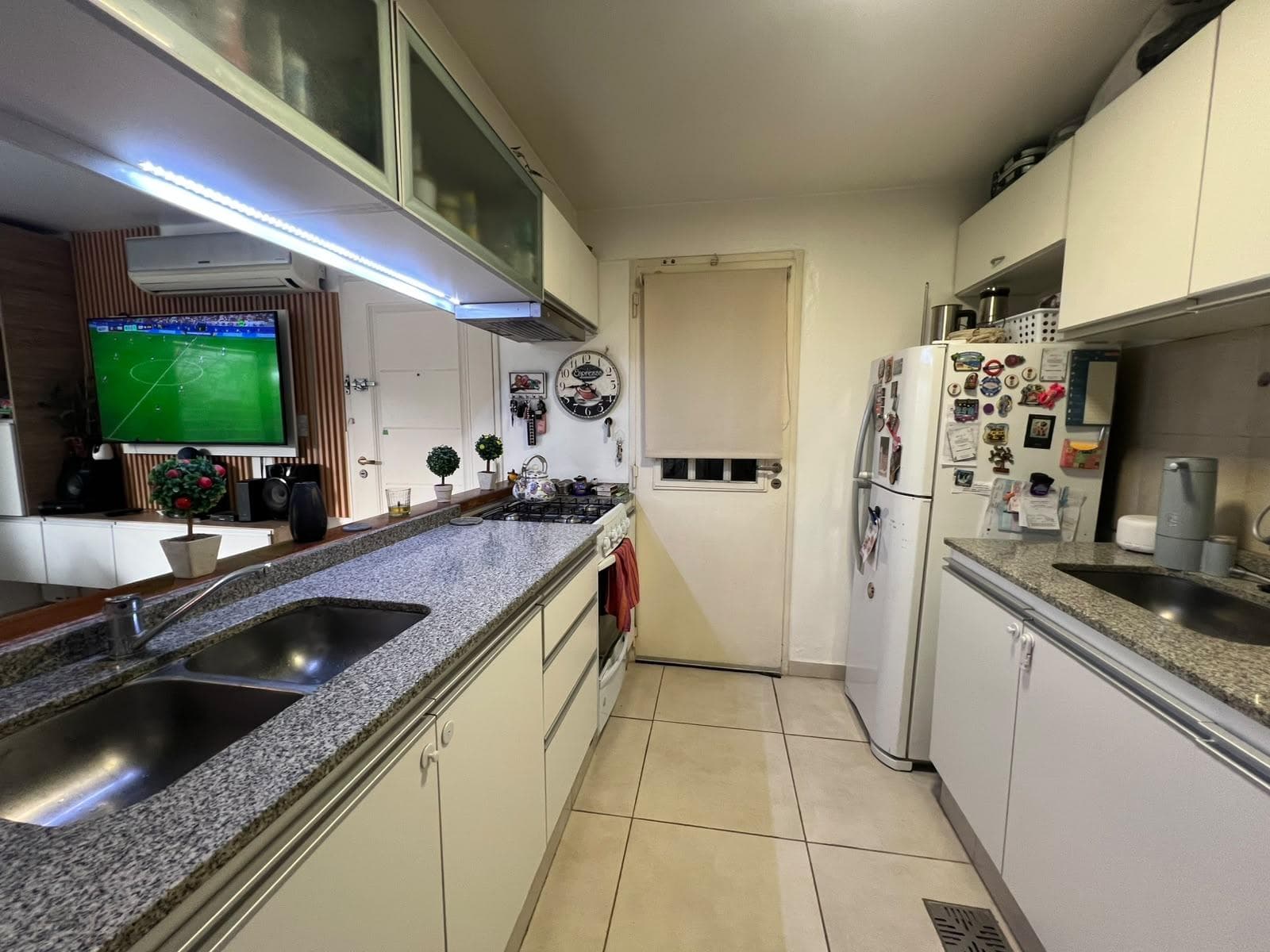 SPACIOUS AND BRIGHT DUPLEX FOR SALE IN CUARTA OESTE