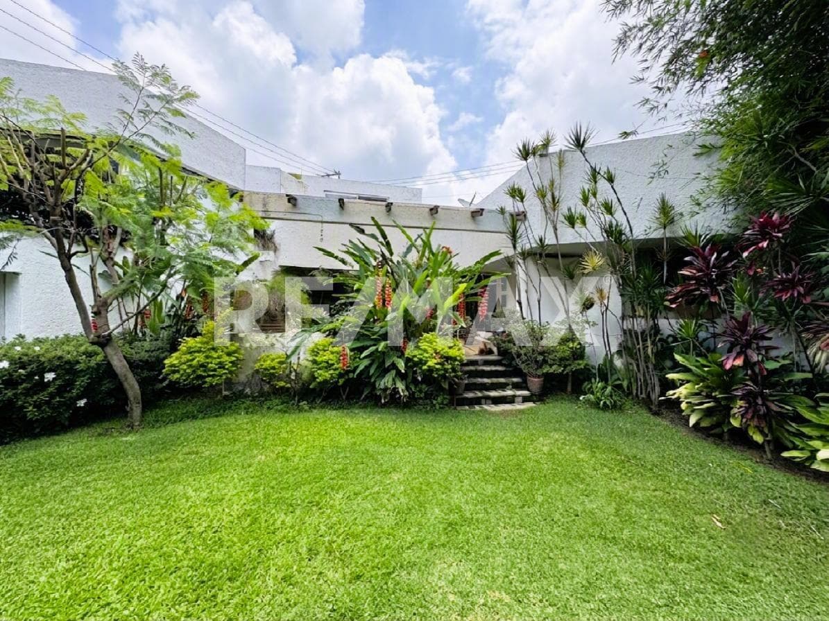 House for Sale in the Los Limoneros Subdivision