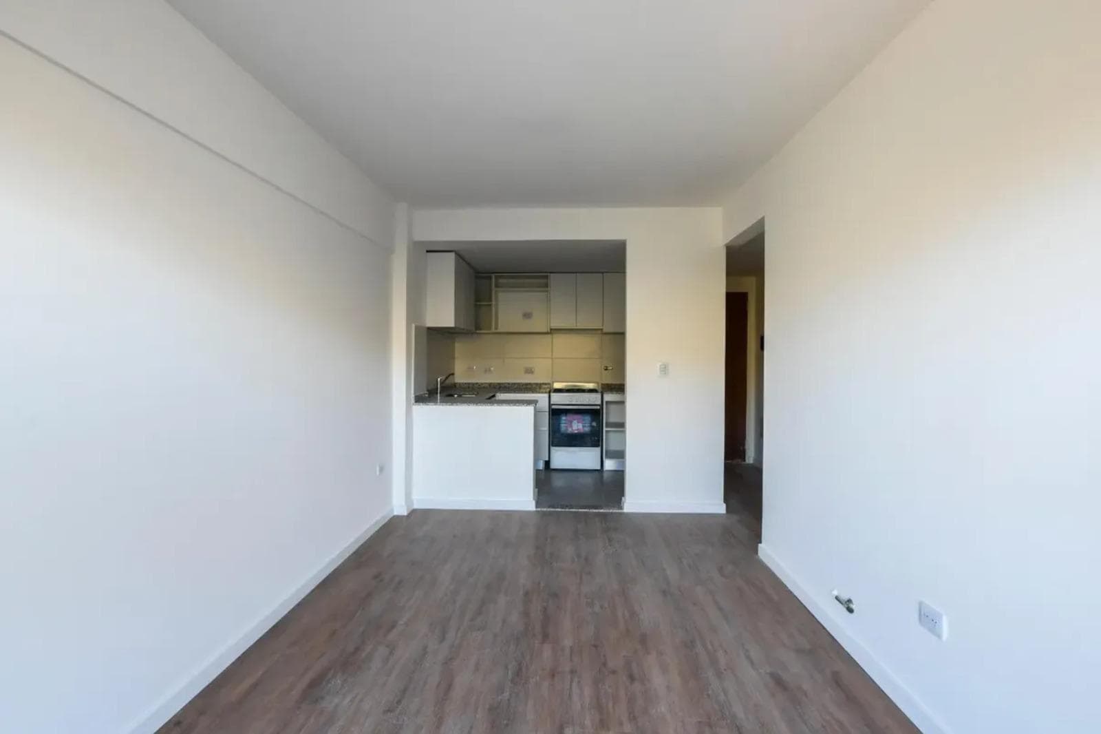 FOR SALE - 1-bedroom apartment with a front-facing balcony. Amenities. Lourdes, Rosario.