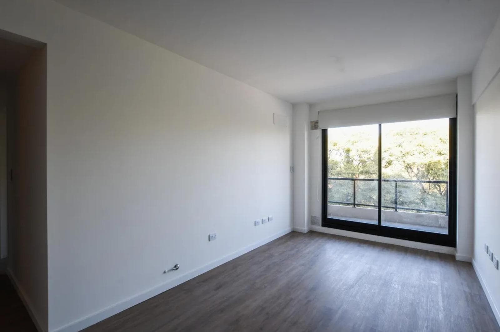 FOR SALE - 1-bedroom apartment with a front-facing balcony. Amenities. Lourdes, Rosario.