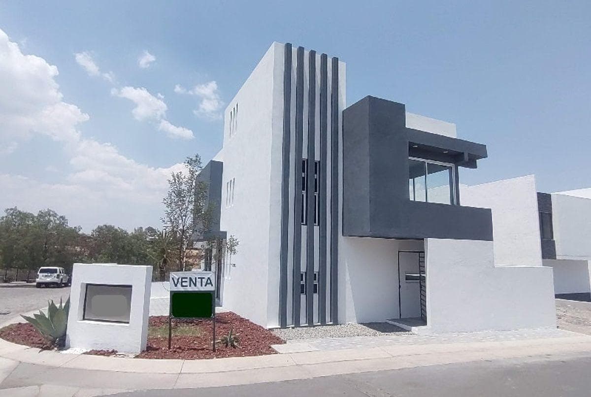 House for Sale with Roof Garden, 3 Bedrooms + Studio | Move-In Ready